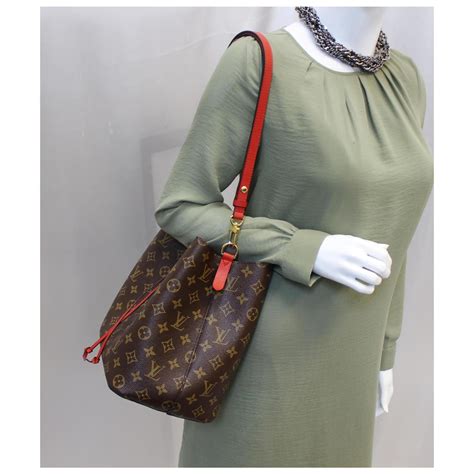 Louis Vuitton neonoe purse size